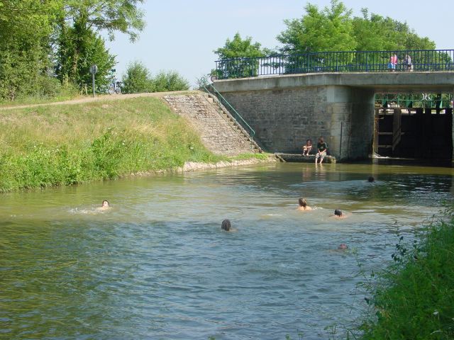 baignade_dans_le_canal